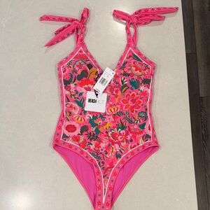 Beach Riot Akira One Piece Passion Flor